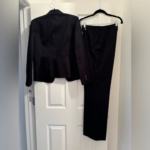 NWT navy blue Tahari pantsuit - 10 - Picture 3 of 12